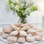 How to decorate the top of a cake with icing, fruits, and edible flowers