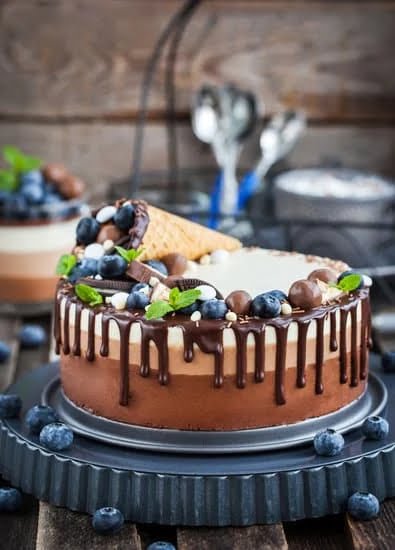 How to Decorate Cake With Berries 1 Step-by-Step Tutorial for a Beautiful Berry-topped Dessert