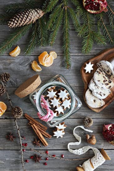 How to Decorate a Plain White Cake 1 Step-by-step guide on how to decorate a plain white cake with minimal ingredients and tools