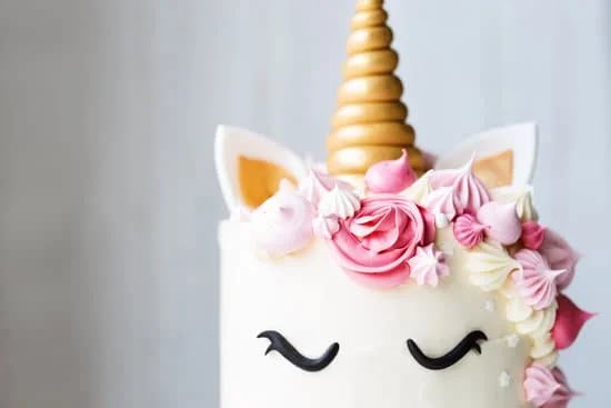 How to Decorate a Drip Cake 1 step-by-step tutorial for beginners