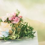 Step-by-step guide on how to decorate tiramisu cake with whipped cream and cocoa powder