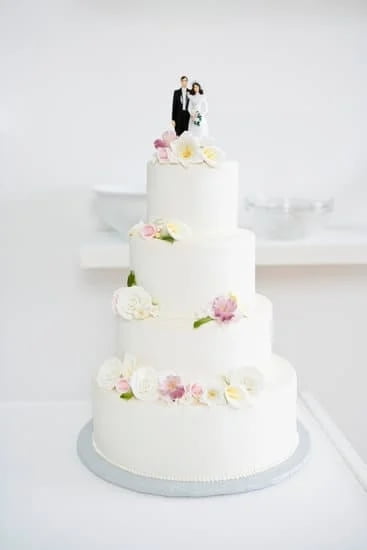 How to Make a Piping Bag for Cake Decorating 1 How to make a piping bag for cake decorating using parchment paper and tape