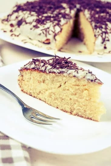 Step-by-step guide on how to decorate cake boxes for any occasion