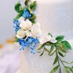 Step-by-step guide on how to decorate pineapple upside down cake for elegant presentation