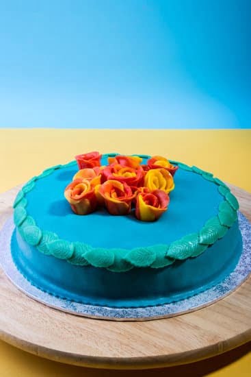 How to Decorate Cake With Macarons 1 colorful macaron topping adds elegance and flavor