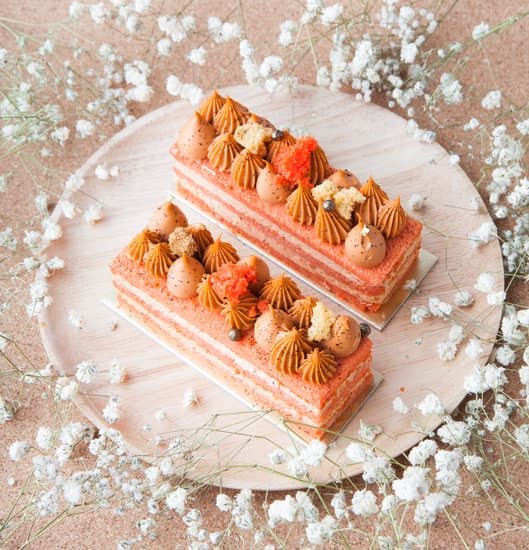 How to Decorate a Ruffle Cake 1 Step-by-step tutorial for creating beautiful ruffle designs