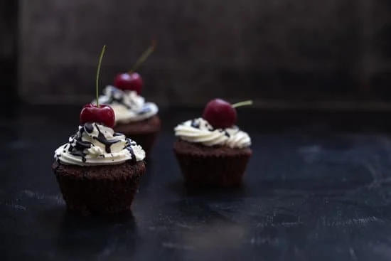 What Is the Salary of a Cake Decorator 1 Explore salary ranges for cake decorators based on experience, location, and skills