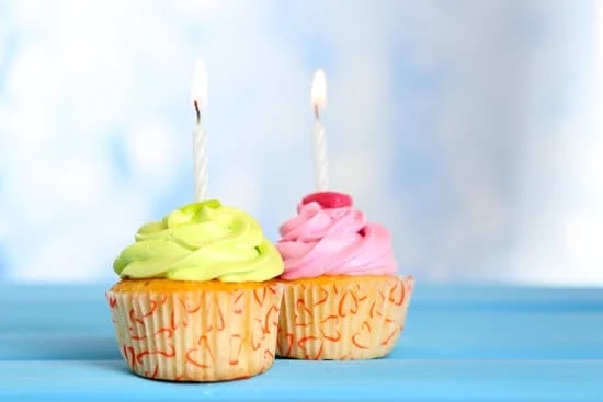 Step-by-step guide on how to prepare icing for cake decorating like a pro