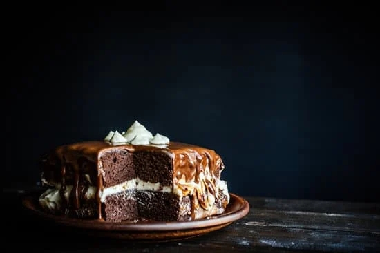 Step-by-step guide on how to make sugar shapes for cake decorating with precision and creativity