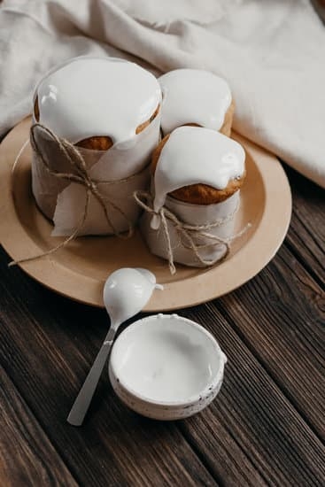 Step-by-step guide for 'How to Make Ice Decorations for Cakes' using simple techniques