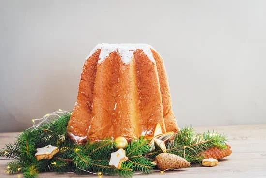 What Is The Best Frosting To Decorate A Cake