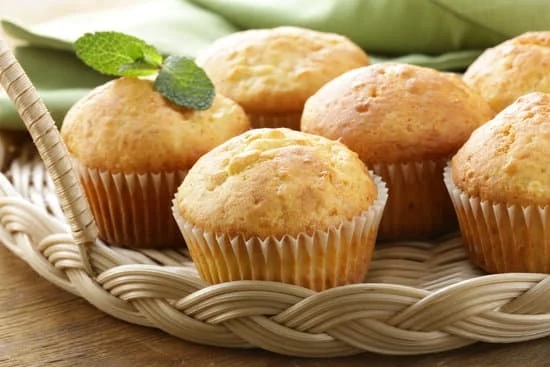 Step-by-step guide on how to make icing for decorating cake at home, perfect for beginners