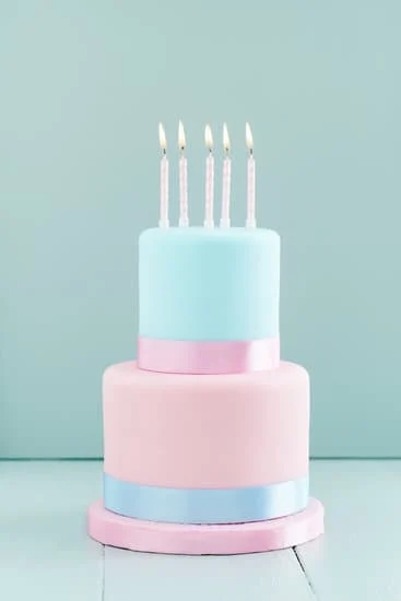 what icing do you use to decorate a cake