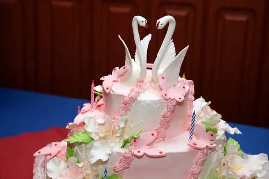 How to put cake decorating bag together