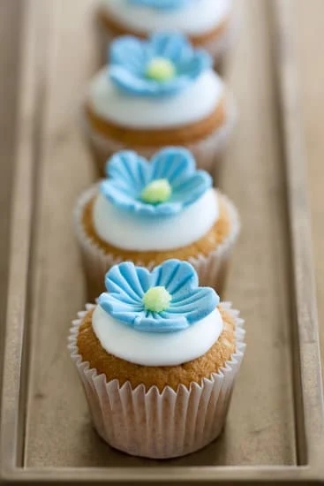 Step-by-step guide on how to open Cake Mate Decorating Gel easily