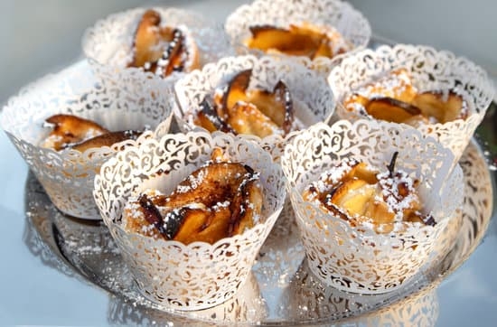 How to Make Roses for Cake Decorating 9 Step-by-step guide on how to make roses for cake decorating