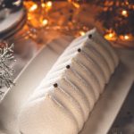 Furry friend helps with cake decorating - CAKE DECORATING CAT