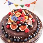 Bee Cake Decor Beautiful bee-themed cake décor for summer celebrations