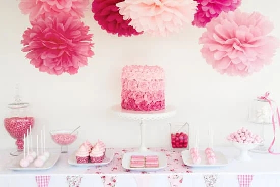 High-quality edible icing ideal for cake decoration, creates stunning designs with ease