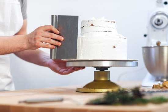 How to Decorate a Bundt Cake 1 Step-by-step guide on how to decorate a Bundt cake like a pro