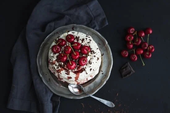 Chocolate Decoration Ideas for Cakes 1 Creative Chocolate Decoration Ideas for Cakes - elevate your dessert presentation