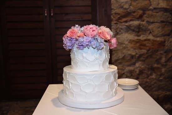 Elegant Thanksgiving Cake Decorating 3 Elegant Thanksgiving cake decorating featuring autumn-inspired designs and intricate detailing