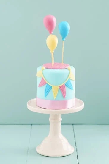 Floral Cake Decor with Buttercream Frosting