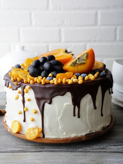 A Sweet Guide to Perfectly Frosting Cakes