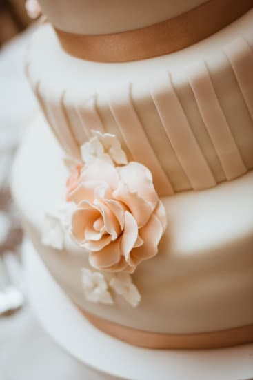 Minecraft Cake Decorating 3 Minecraft-themed cake decorating with pixelated fondant characters and game-inspired elements for a festive celebration