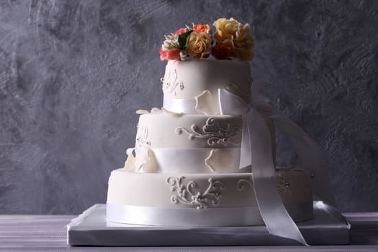 Cakes Decorated With Roses 1 Stunning cakes decorated with intricate roses, perfect for weddings and special occasions