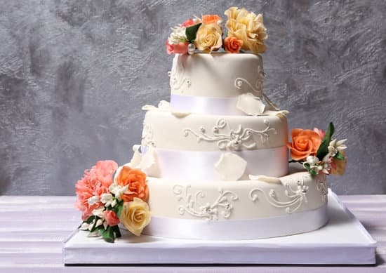 Elegant and simple EASY CAKE DECORATIONS for any occasion
