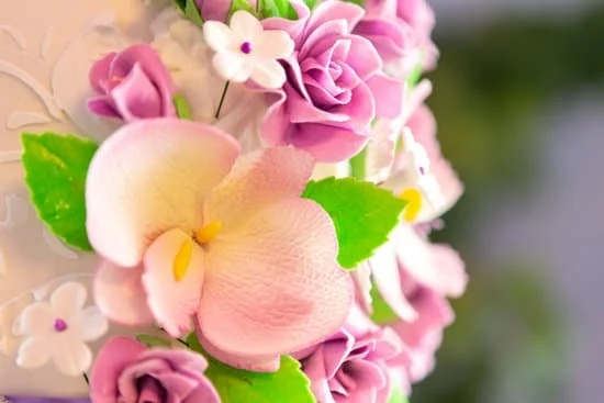 Beautiful cake decorating with flowers, perfect for elegant occasions