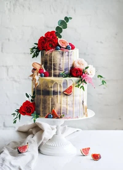 Stunning wedding cake table decorations ideas for a memorable celebration
