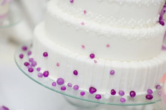 vibrant frosting designs and edible flowers for a stunning dessert creation