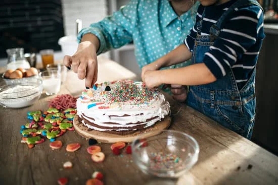 Cake Decorating With Russian Tips 5 Learn elegant designs and techniques for beautiful desserts