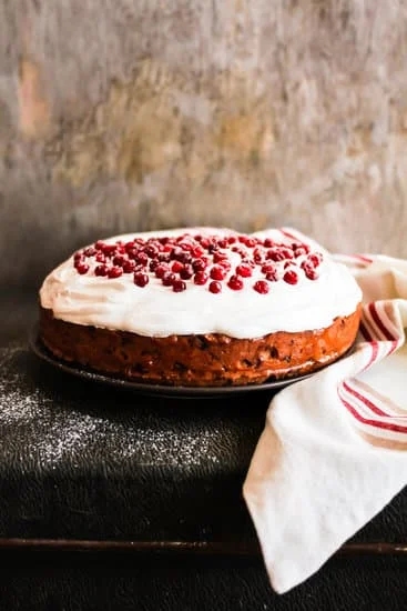 Strawberry Cake Decoration Ideas 1 Creative decoration ideas incorporating fresh strawberries for a stunning dessert display